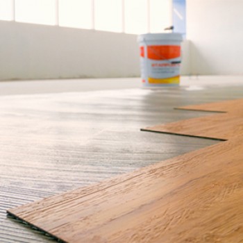 Colocação de Piso Vinílico Colado em Pedreira