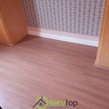 Piso Laminado de Encaixe em Água Funda